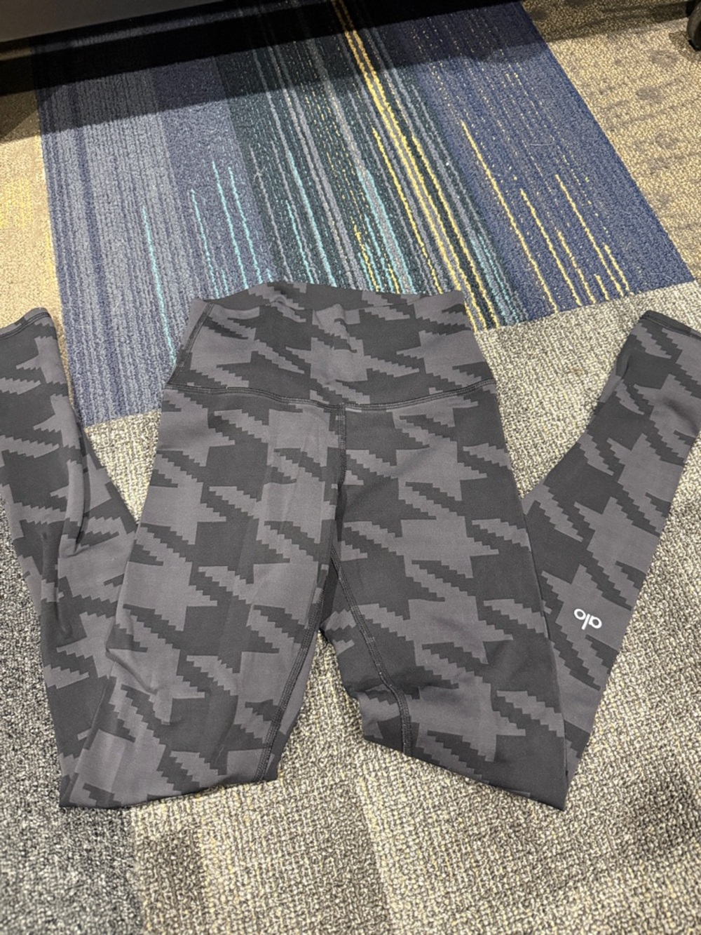 ALO Yoga Charcoal Black Geometric Leggings